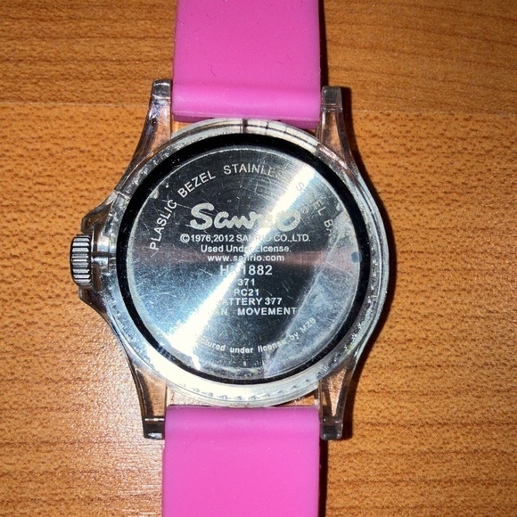 Hello Kitty Sanrio Bedazzled Bezel, Rubber Watch Band. Needs Battery Preowned
